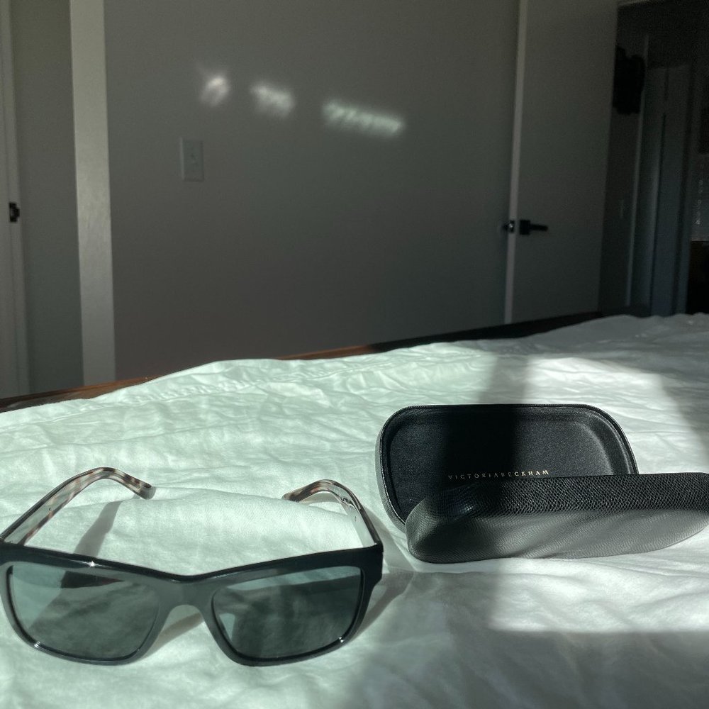 BURBERRY SUNGLASSES
